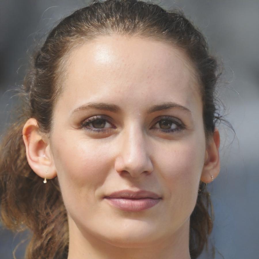 Zeynep Demir - 3D Tasarım Uzmanı